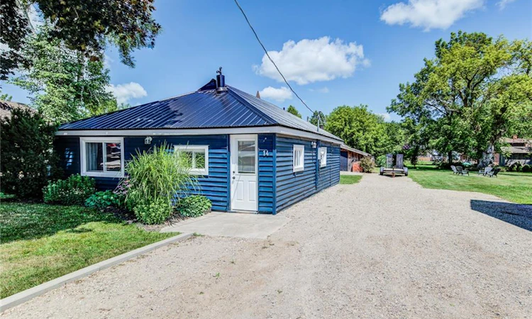 14 Maddison Street E