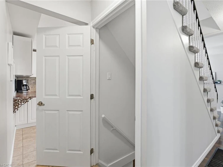 2367 Montgomery Drive, Burlington, ON, L7P 4A6 - 25
