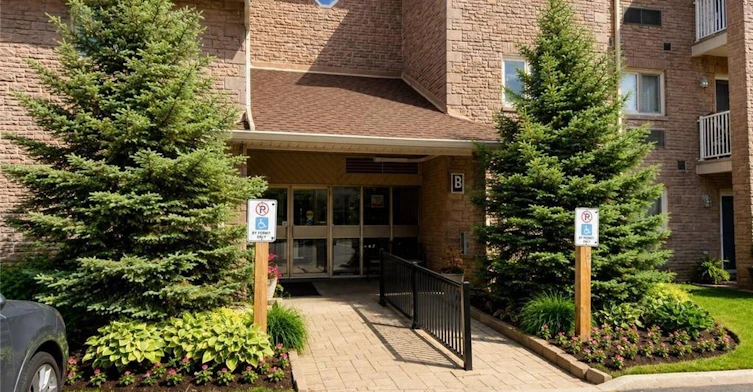 30-3050 Pinemeadow Drive, Burlington, ON, L7M 3X5 - 2