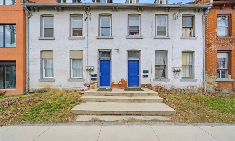 133-135 Wellington Street N