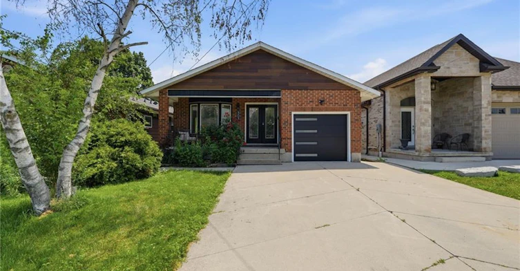 LOWER-303 Caledon Avenue, Hamilton, ON, L9C 3C9