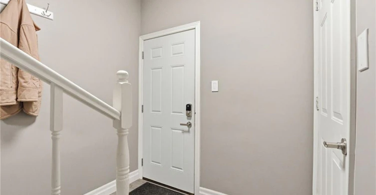 LOWER-303 Caledon Avenue, Hamilton, ON, L9C 3C9 - 6