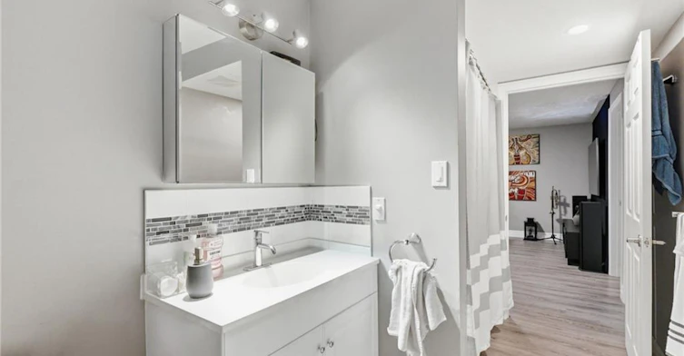 LOWER-303 Caledon Avenue, Hamilton, ON, L9C 3C9 - 26