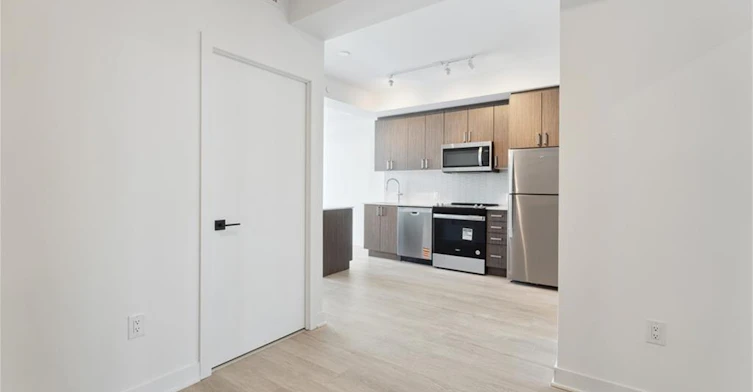 1302-2782 Barton Street E, Hamilton, ON, L8E 2J8 - 6