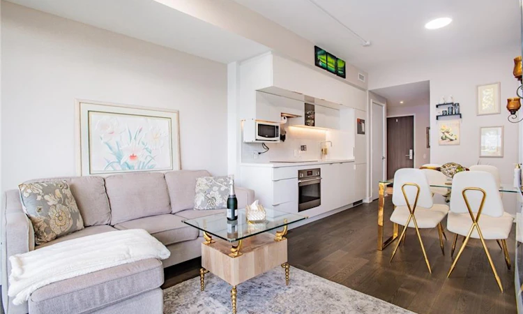2512-185 Roehampton Avenue