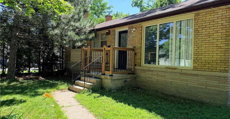 201 Lourdes Street, Waterloo, ON, N2L 1N8 - 2