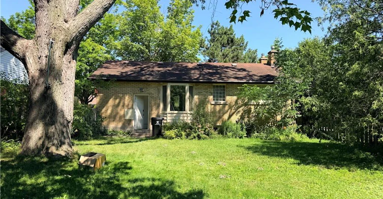 201 Lourdes Street, Waterloo, ON, N2L 1N8 - 17