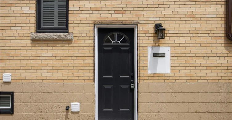 Lower-698 Upper Sherman Avenue, Hamilton, ON, L8V 3M6 - 3