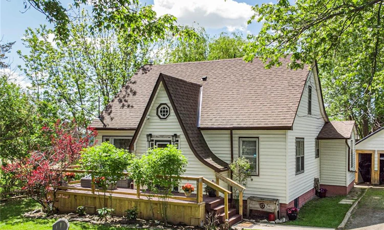 32 Grant Avenue