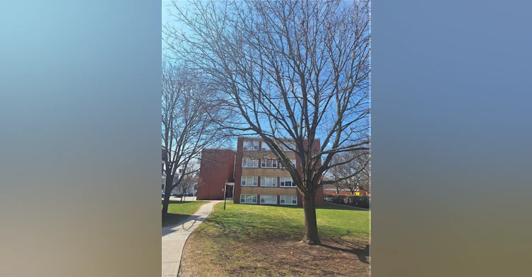 303-2052 Courtland Drive, Burlington, ON, L7R 1R8 - 3