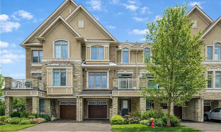 74-2435 Greenwich Drive