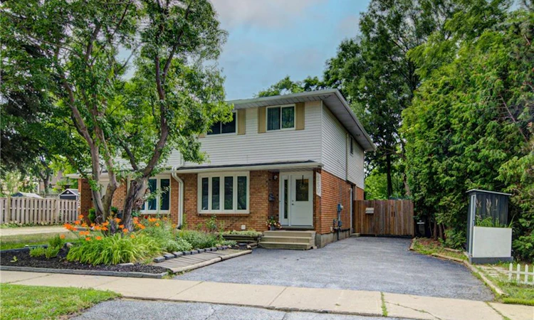 250 Dinison Crescent