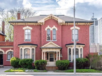 58 Wellington Street S - 5