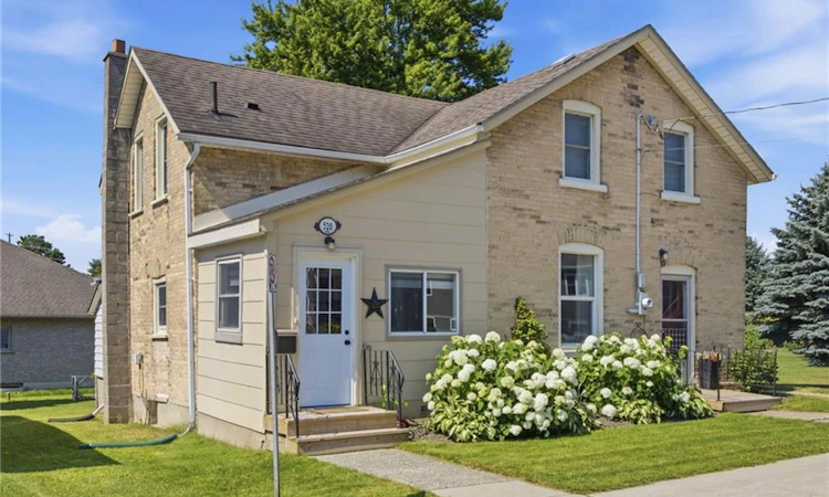 520 Elma Street W