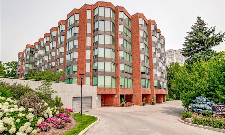 501-2121 Lakeshore Road