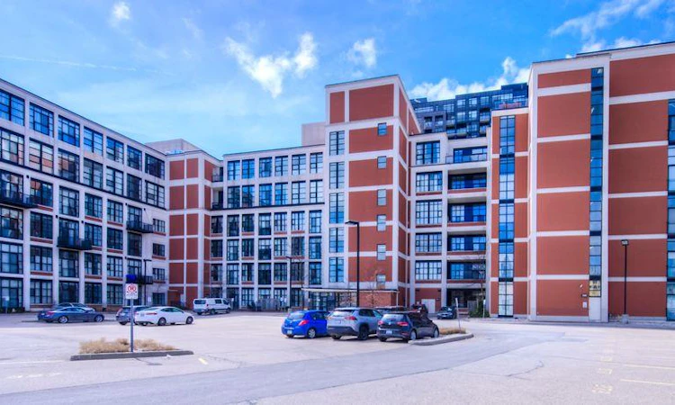 405-404 King Street W