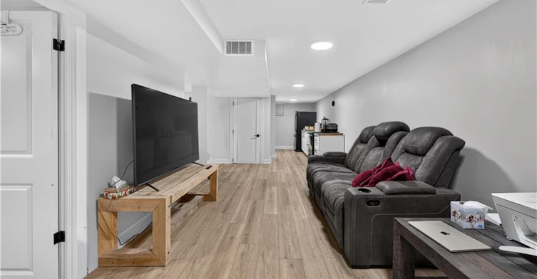 LOWER-31 Marion Place, Hamilton, ON, L8G 1R6 - 9
