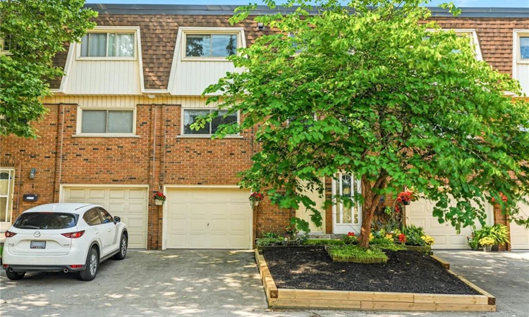2-125 Bonaventure Drive