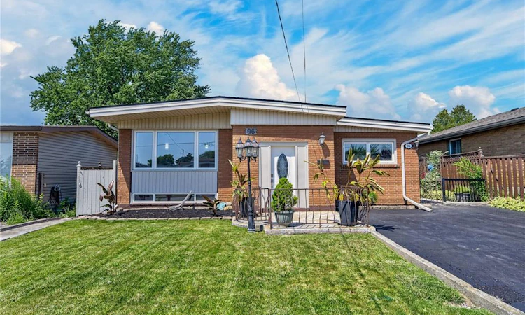 96 Fielding Crescent