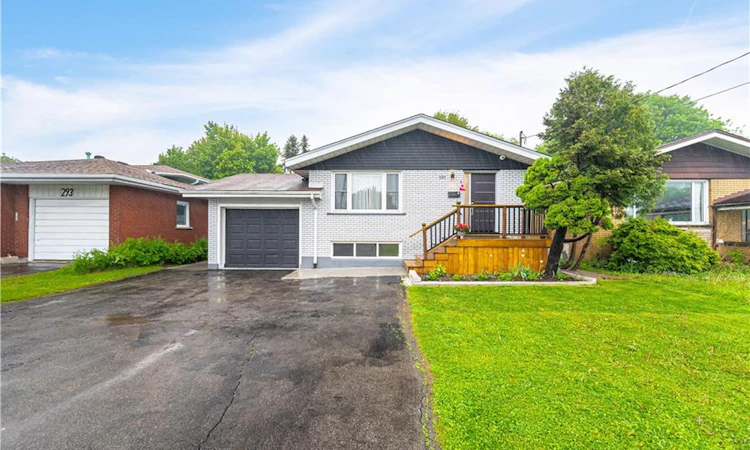 297 Mohawk Road W