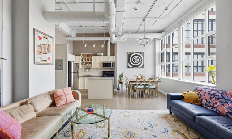 307-410 King Street W