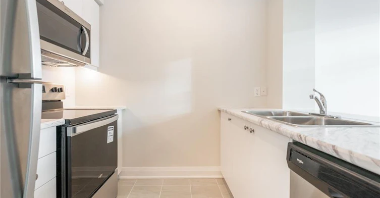 225-16 Concord Place, Grimsby, ON, L3M 4E8 - 9