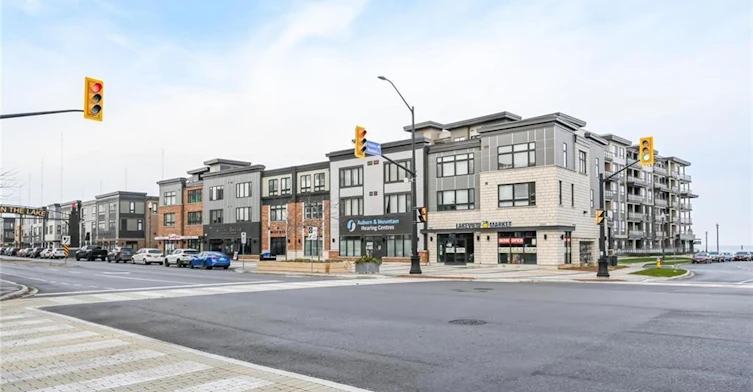 225-16 Concord Place, Grimsby, ON, L3M 4E8 - 28