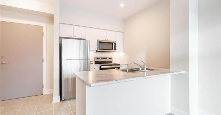 225-16 Concord Place, Grimsby, ON, L3M 4E8 - 7