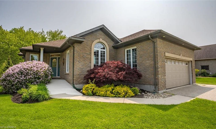 2 Hunter Drive S