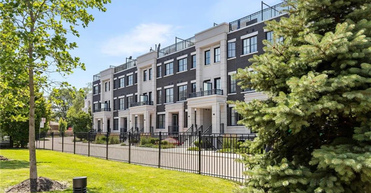 524-657 Cricklewood Drive, Mississauga, ON, L5G 0B8 - 2