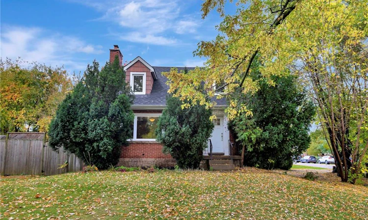 121 King Street E