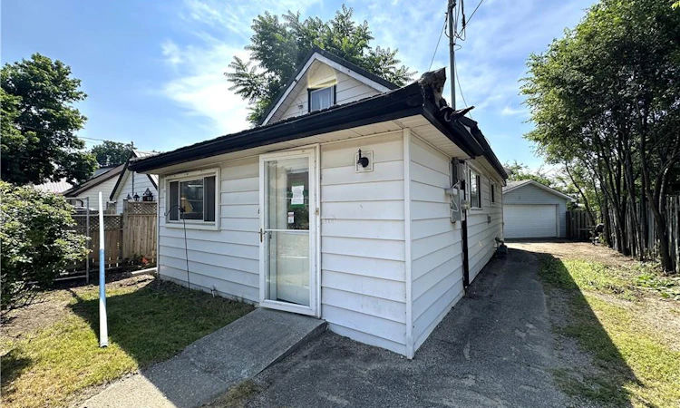 116 Sovereen Street