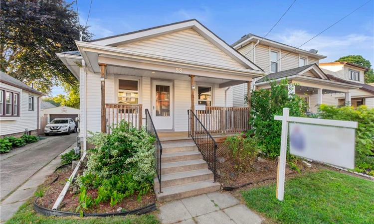 93 Sherwood Avenue