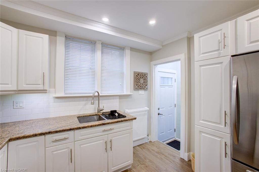 MAIN-96 John Street W, Waterloo, ON, N2L 1C1 - 19