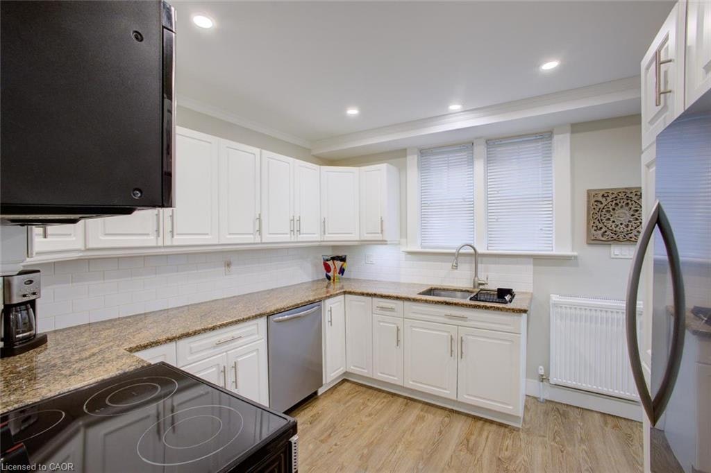 MAIN-96 John Street W, Waterloo, ON, N2L 1C1 - 16