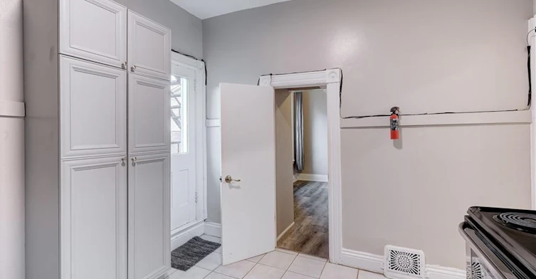 2-285 Hess Street S, Hamilton, ON, L8P 3P6