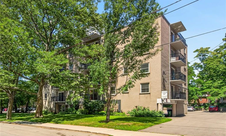 209-40 Robinson Street