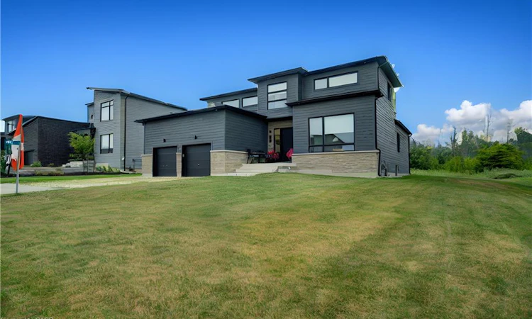 121 Sladden Court