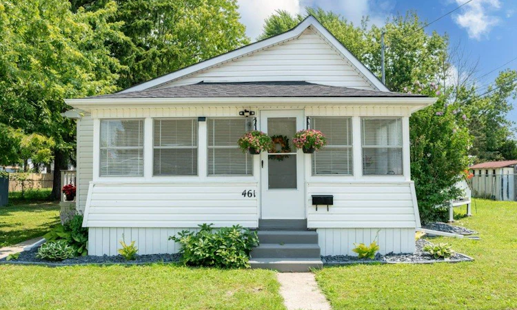 461 Selkirk Street