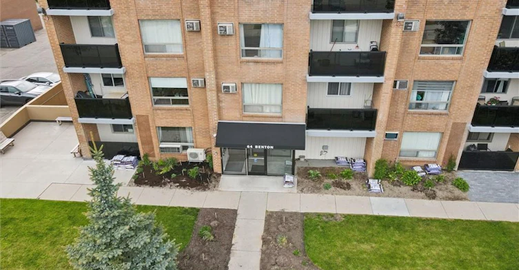 304-64 Benton Street, Kitchener, ON, N2G 4L9 - 4