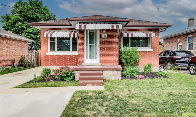 468 Highland Road E