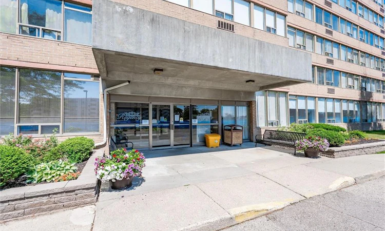 1112-3227 King Street E