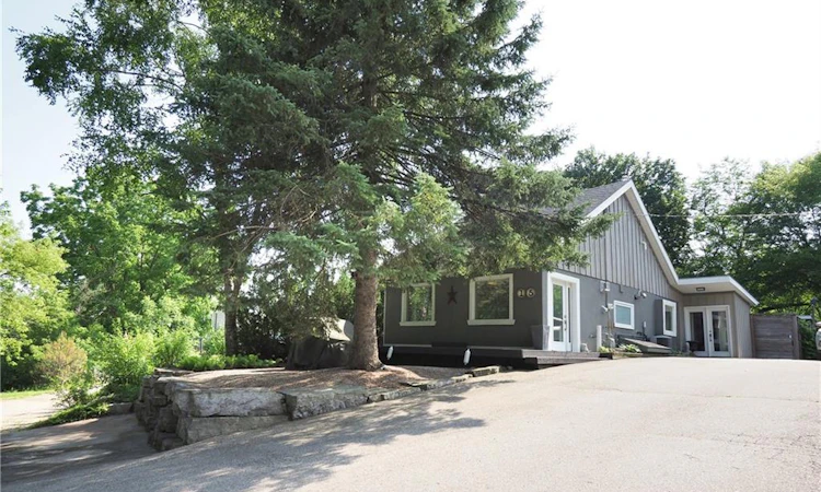 15 Poplar Trail
