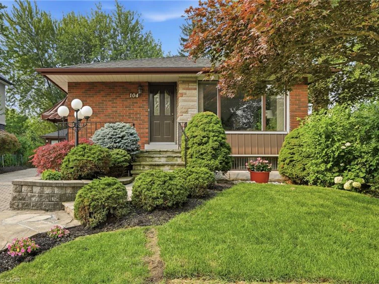 104 Dallas Avenue, Hamilton, ON, L8V 2E9