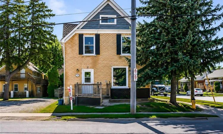93 Lancaster Street W