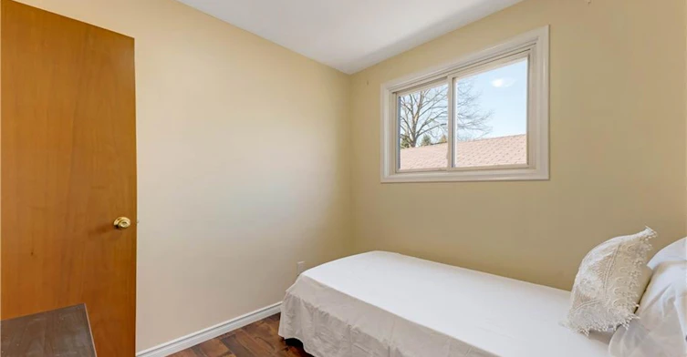 402 Lakeview Drive, Waterloo, ON, N2L 4Z6 - 20