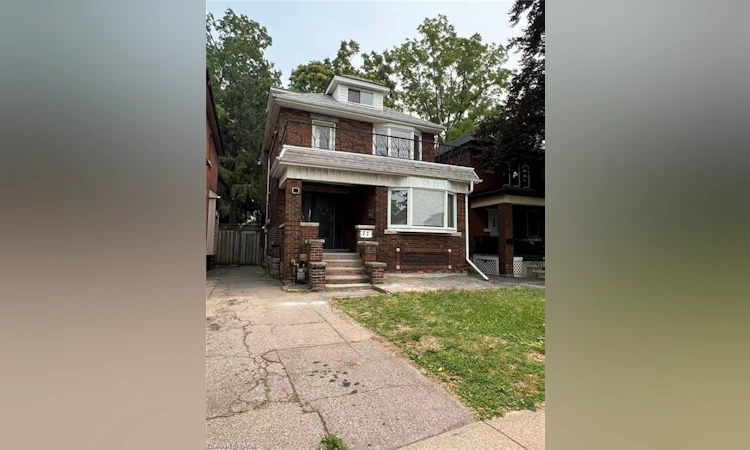 77 Paisley Avenue S