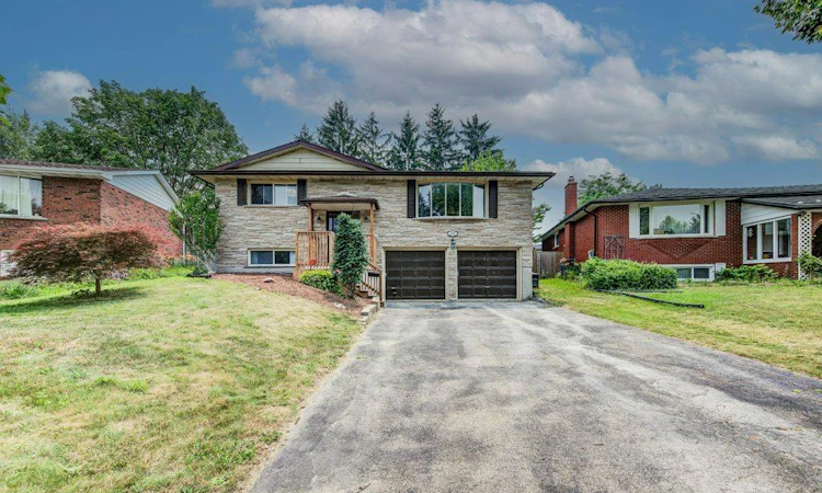 109 White Oak Place