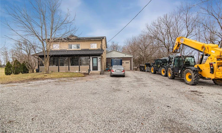 443 Eleventh Road E