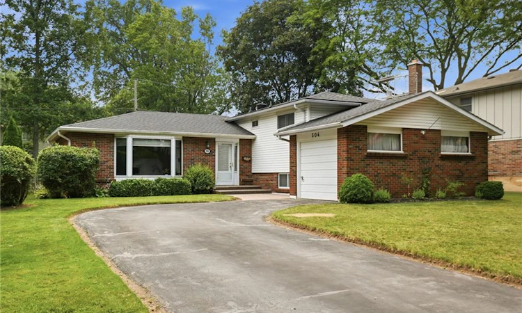 504 Kenmarr Crescent